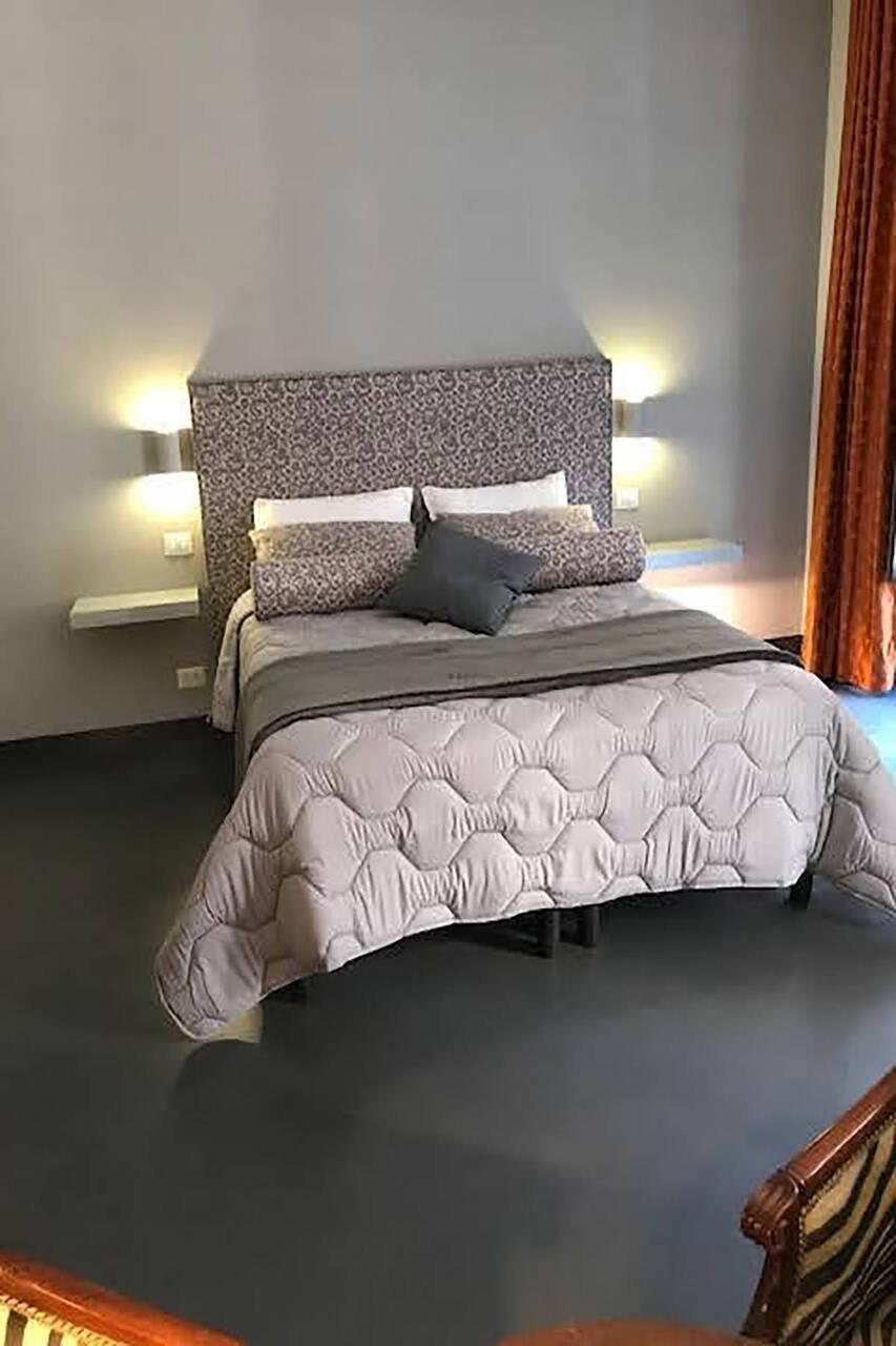 Room 94 Piazza Di Spagna Рим Екстер'єр фото