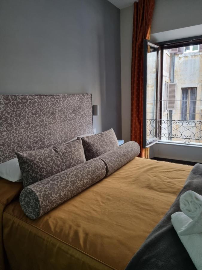 Room 94 Piazza Di Spagna Рим Екстер'єр фото